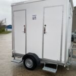 Toiletvogn VIP med to toiletter for kloak tilslutning , incl. mont/slutrengøring. Ex. transport.
