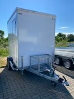 Badmobil badeværelse m. 1 toilet og brus. For kloak. Slutrengøring incl. transport tilgår.