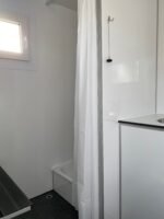 Badmobil badeværelse m. 1 toilet og brus. For kloak. Slutrengøring incl. transport tilgår. - Image 2