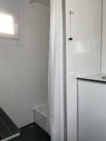 Badmobil badeværelse m. 1 toilet og brus. For kloak. Slutrengøring incl. transport tilgår. - Billede 2