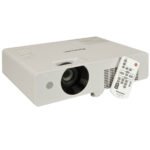 Projektor, mellem: Panasonic PT LX22E LCD-projektor - 2200 ANSI lumen