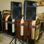 Jukeboks højtalere op til 50 gæster.