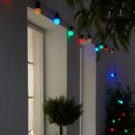 Party lyskæde med farvede pærer, lang. Leje.